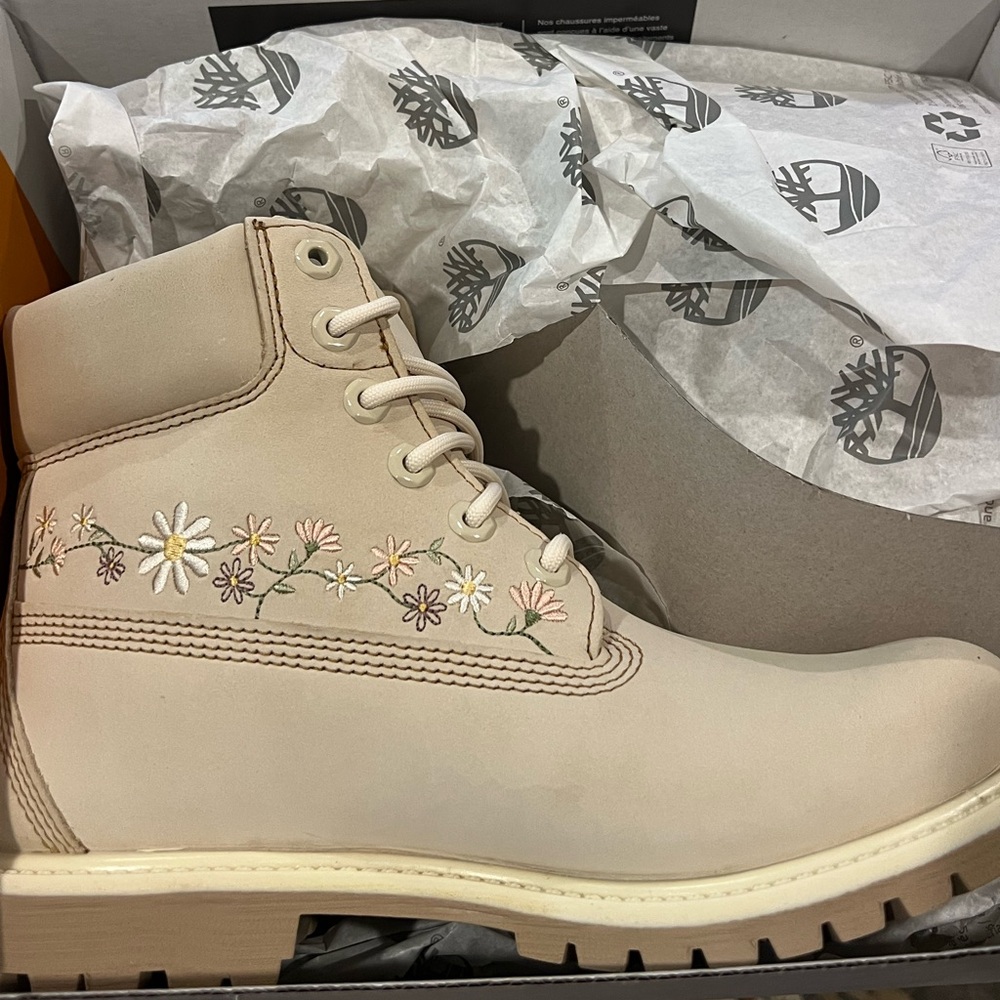 Timberland Women's Beige Floral Embroidered Boots